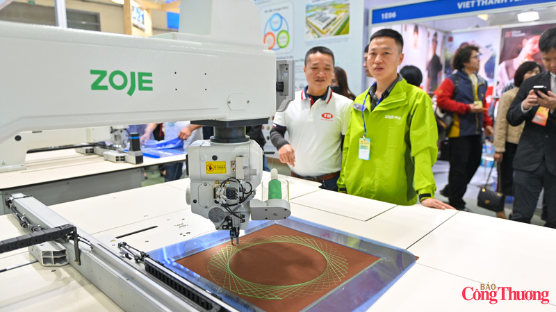 Cánh tay robot in thêu 360 của hãng ZOJE được các đơn vị may mặc rất quan tâm.