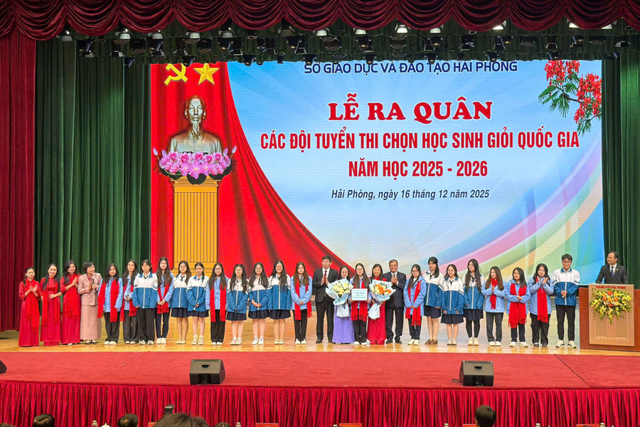 Đội tuyển dự thi học sinh giỏi quốc gia năm học 2025-2026.