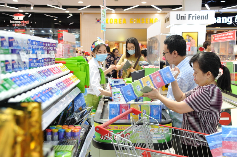 Bộ tiêu chí “Doanh nghiệp vì người tiêu dùng trong lĩnh vực bán lẻ” giúp củng cố niềm tin trong giao dịch thông qua các quyền lợi được bảo đảm. Ảnh: CT