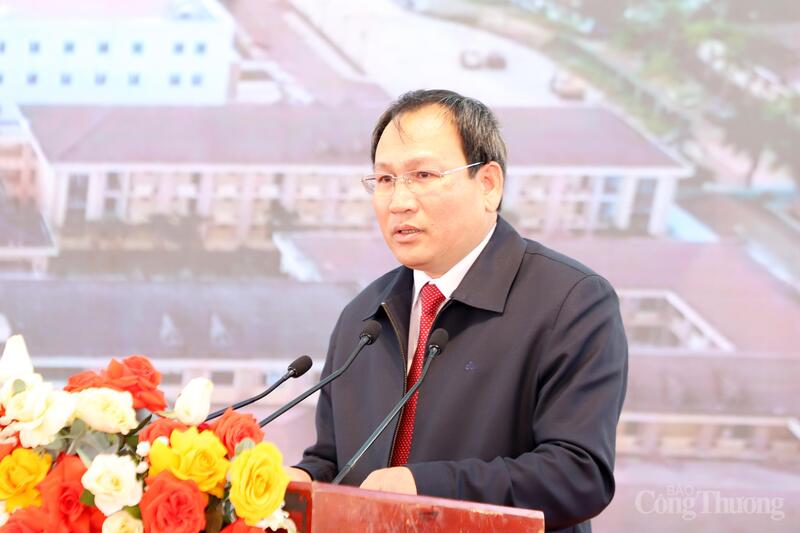 Ông Hà Sỹ Sơn, Giám đốc Ban quản lý dự án đầu tư xây dựng số 3 phát biểu tại Lễ khánh thành. Ảnh: Diễm Thương