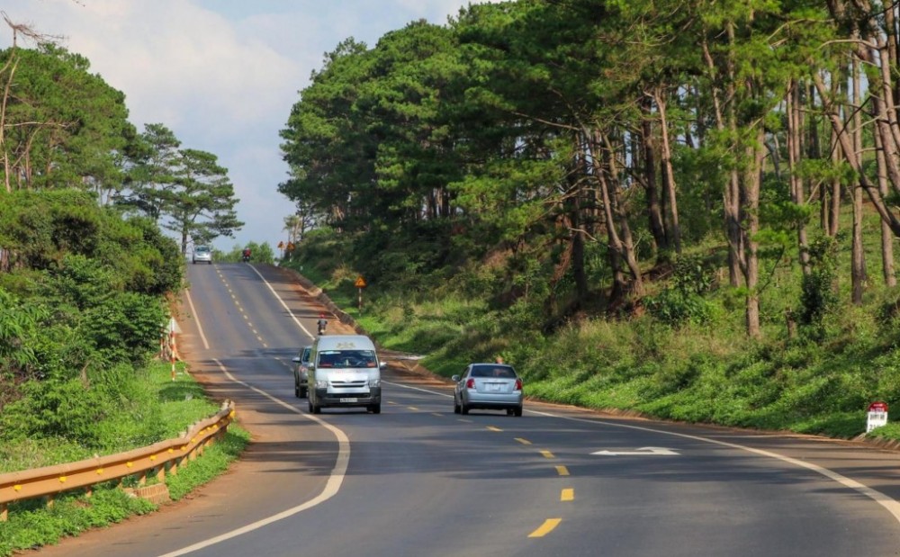 Kiến nghị đẩy nhanh tiến độ đầu tư xây dựng đường Hồ Chí Minh kéo dài