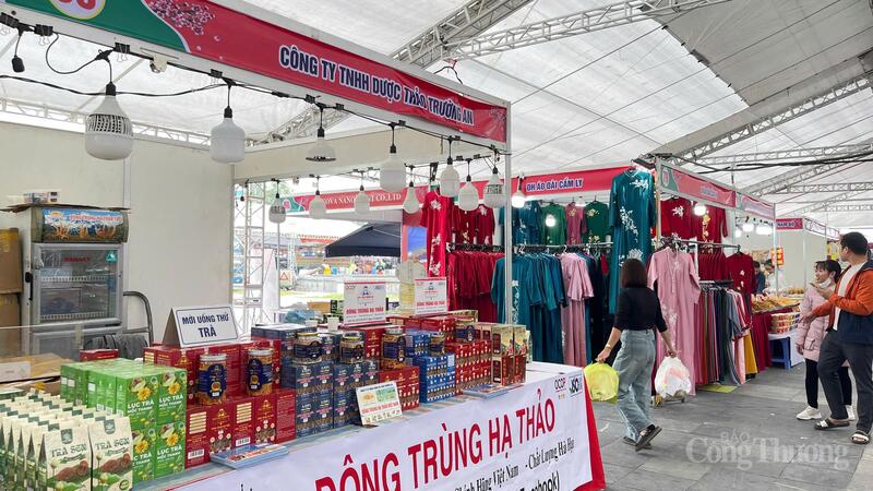 Sôi động hội chợ xúc tiến thương mại và sản phẩm OCOP tại Hưng Yên - 11