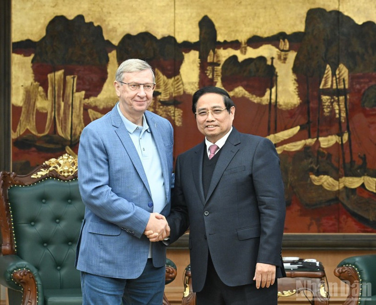 Thủ tướng Chính phủ Phạm Minh Chính và ông Vladimir Petrovich Evtushenkov, Chủ tịch Tập đoàn AFK Sistema. (Ảnh: TRẦN HẢI) image.jpg