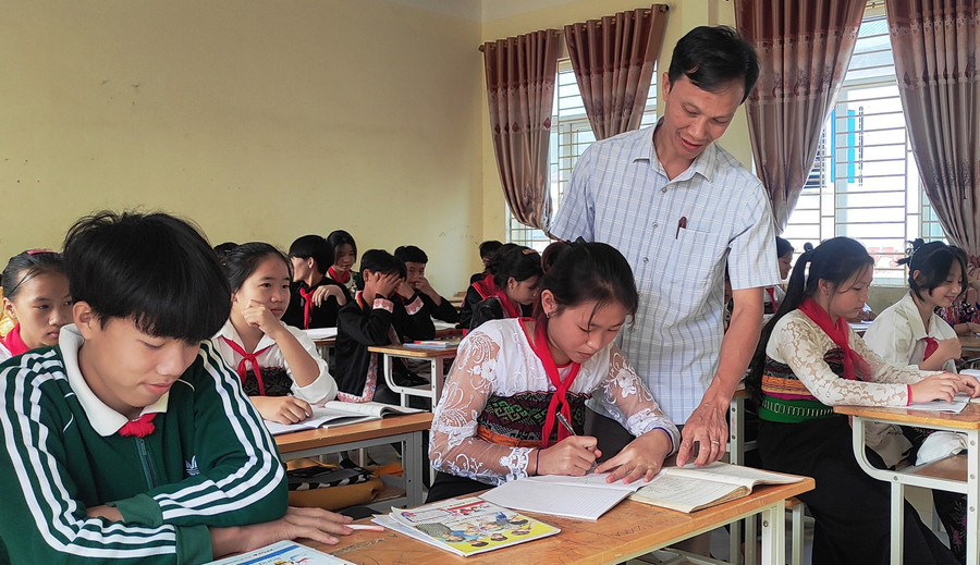 Nhờ sự quan tâm của Đảng, Nhà nước đầu tư cơ sở vật chất, thầy và trò Trường PTDTBT – THCS Trung Lý đã được dạy và học trong điều kiện khang trang.