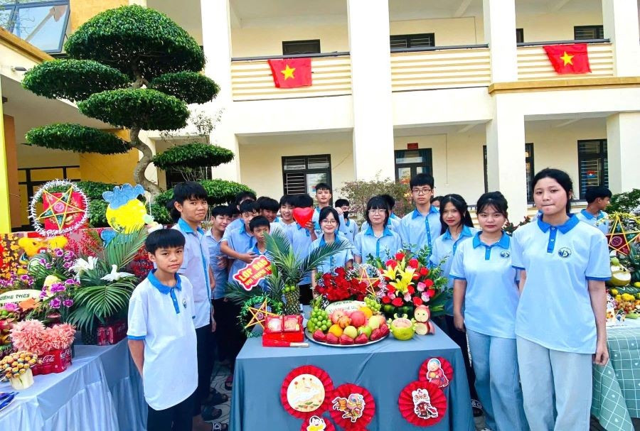 Học sinh vui tết trung thu. z7472198966807-e047a42de7ad2a0c39a35d036ac9b75e.jpg