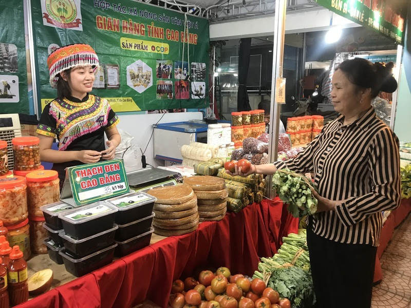 Người tiêu dùng ngày càng quan tâm nhiều hơn đến chất lượng, giá trị sử dụng và yếu tố an toàn. Ảnh minh hoạ