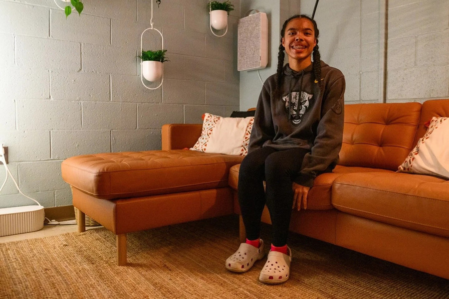 'Phòng thư giãn' này là một trong 50 phòng như vậy tại các trường học từ mẫu giáo đến lớp 12 trên khắp các quận Allegheny, Washington, Bedford và Erie. Ảnh: AP phong-thu-gian-o-my-noi-hoc-sinh-tim-lai-binh-yen-2.jpg