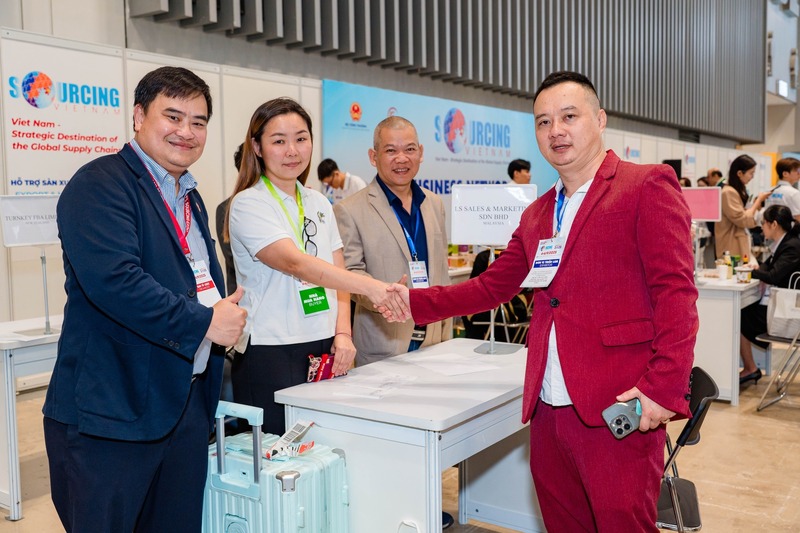 Ông Lê Phú Cường, Tham tán thương mại, Thương vụ Việt Nam tại Philippines đưa đoàn doanh nghiệp về Viet Nam International Sourcing.