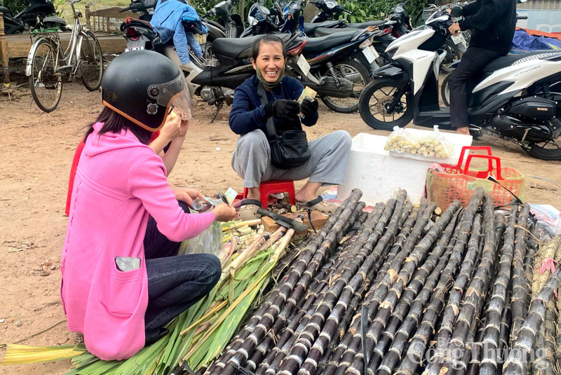 Đầu năm đi chợ mua mía để cầu mong sự ngọt ngào trong năm mới.