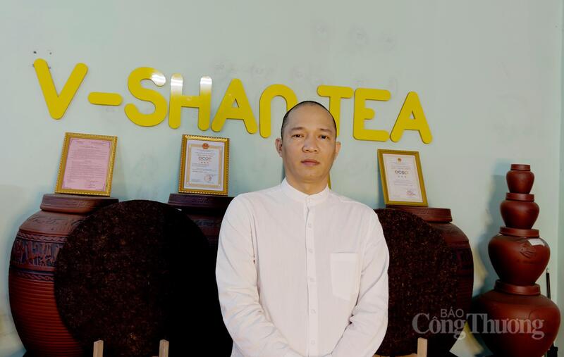 Ông Hà Đức Thắng - Giám đốc Hợp tác xã sản xuất chè V-Shantea. Ảnh: N.H