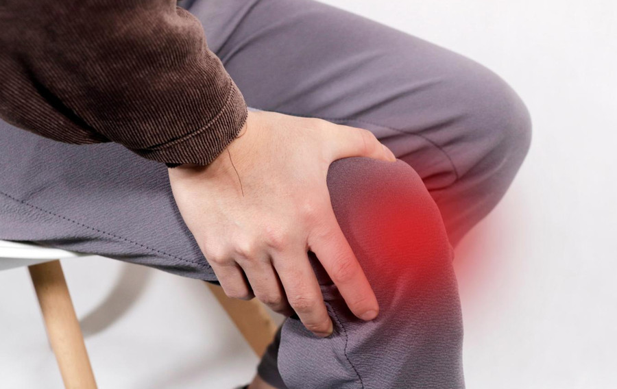 Trong thời tiết lạnh, đau khớp thường trầm trọng hơn. (Ảnh: ITN).