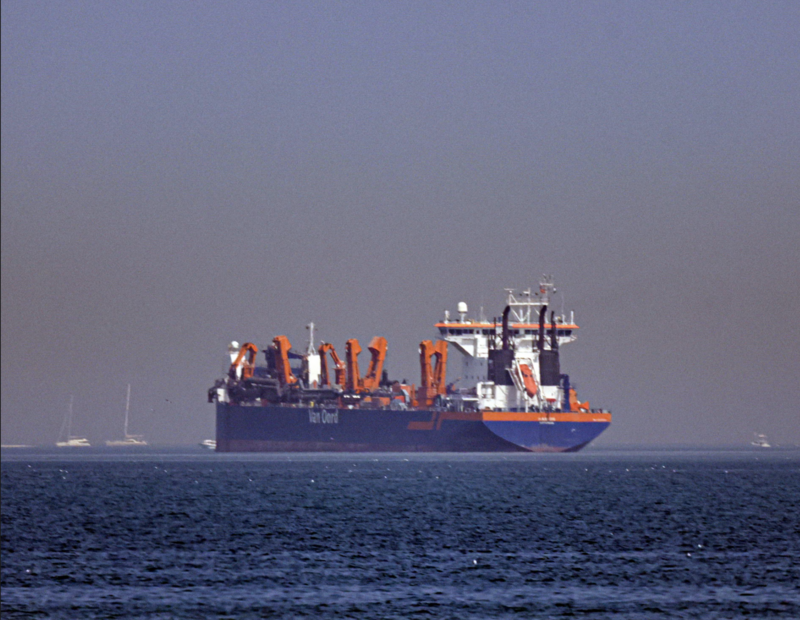 Các tàu thuyền đang đối mặt nguy cơ gián đoạn hoạt động khi eo biển Hormuz tê liệt do xung đột lan rộng khắp Trung Đông. Ảnh: EPA