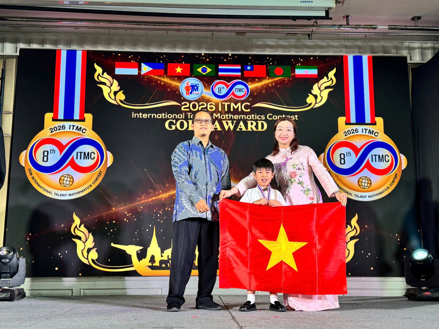 Em Lê Cao Tú Minh (6 tuổi), học sinh Trường Mầm non Kiddy Academy, là thí sinh nhỏ tuổi của đoàn Việt Nam thi vượt cấp ở khối lớp 2 và xuất sắc giành Huy chương Vàng. em-le-cao-tu-minh-6-tuoi-hc-vang.jpg
