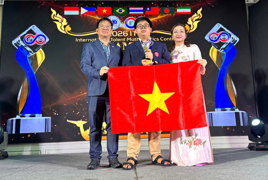 Em Phan Hoàng Minh, lớp 8A0, Trường Tiểu học, THCS và THPT Ngôi Sao Hoàng Mai - Champion khối 8. phan-hoang-minh-lop-8-champion.jpg