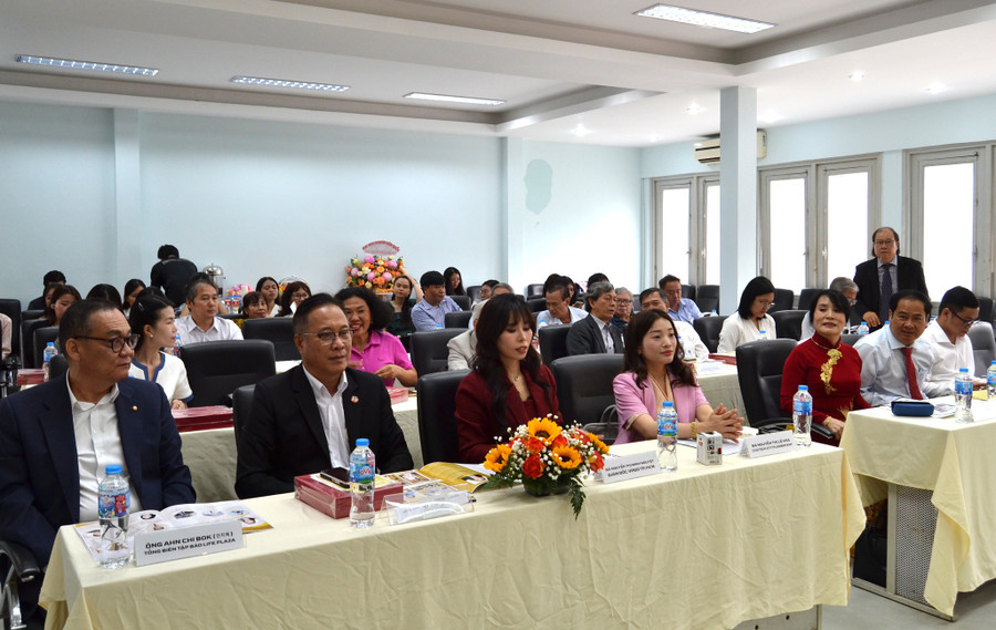 Các đại biểu, khách mời tại buổi lễ. hsdfkjsd.jpg