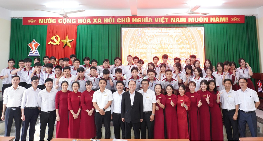 37/37 học sinh Trường THCS và THPT Đông Du đoạt giải học sinh giỏi cấp tỉnh năm học 2025-2026.