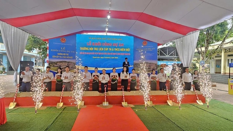 Công trình Trường nội trú liên cấp Tiểu học và THCS Hiền Kiệt được đầu tư xây dựng mới, trên diện tích hơn 4 ha, với quy mô 27 lớp học, đáp ứng nhu cầu học tập cho trên 900 học sinh. Tổng mức đầu tư khoảng 270 tỷ đồng. Ảnh: Báo và Phát thanh, truyền hình Thanh Hóa