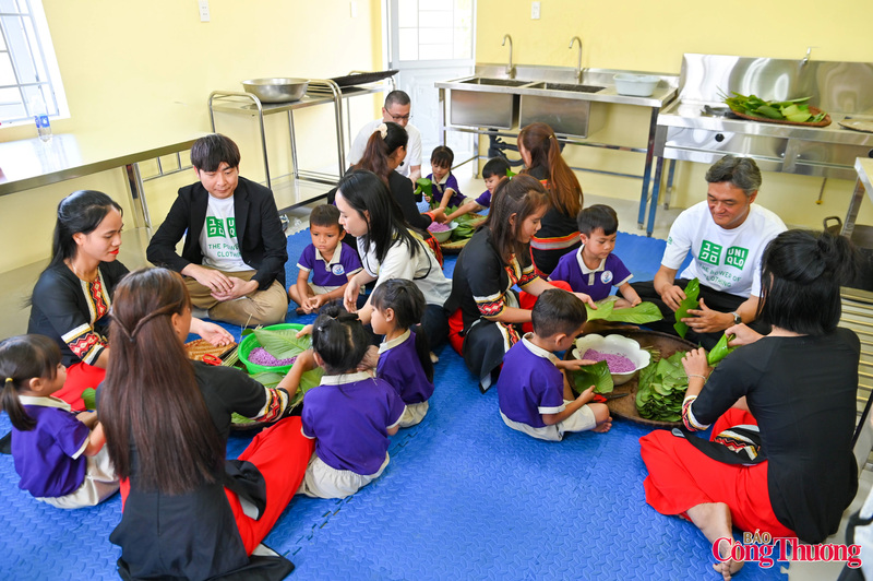 Bếp ăn sạch sẽ đảm bảo những bữa ăn đầy đủ cho các em nhỏ dân tộc Giẻ Triêng.