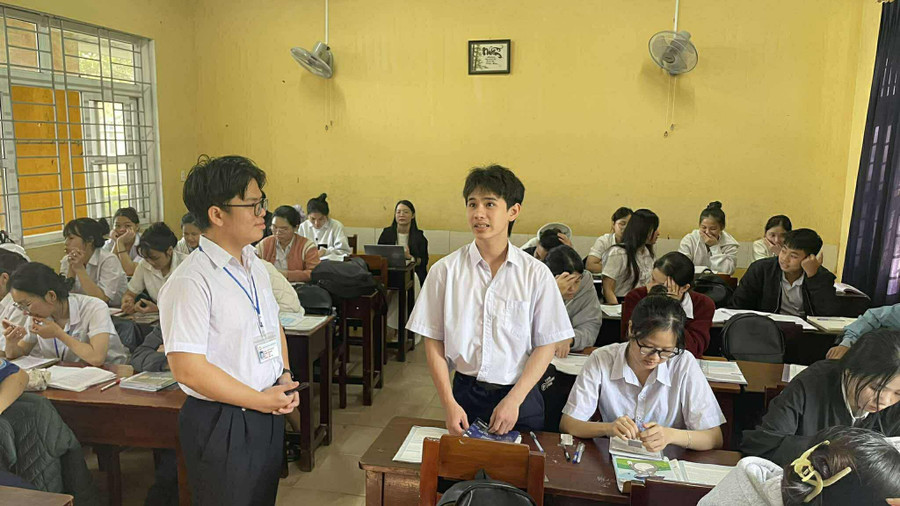 Giờ học tại Trường THPT Hương Vinh (TP Huế). Ảnh: NTCC