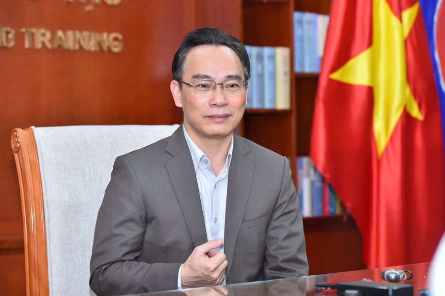 Quyền Bộ trưởng Hoàng Minh Sơn. quyen-bo-truong.jpg