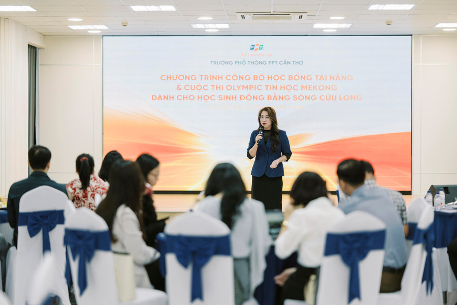 Bà Nguyễn Thị Uyên Thúy, Hiệu trưởng Trường Phổ thông FPT Cần Thơ thông tin Học bổng tài năng và cuộc thi Olympic Tin học Mekong dành cho học sinh ĐBSCL. pho-thong-fpt-cant-tho-2.jpg