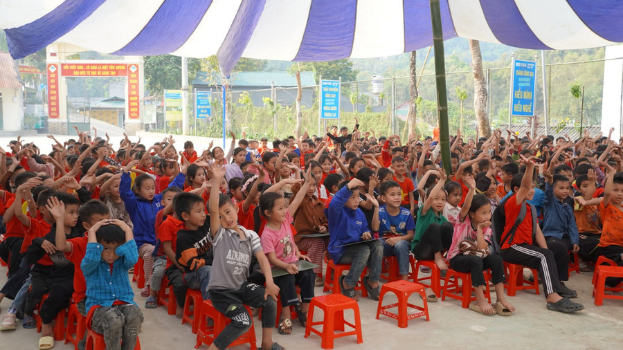 Truyền thông giúp học sinh nâng cao ý thức pháp luật, xây dựng lối sống lành mạnh. 1000049185.jpg