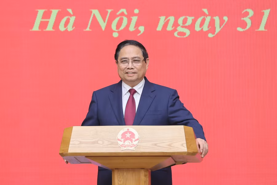 Thủ tướng đề nghị đồng chí Bùi Thế Duy cùng lãnh đạo Đại học Quốc gia Hà Nội phát huy tối đa khả năng của mình, gương mẫu đi đầu, tập trung làm tốt một số nhiệm vụ - Ảnh: VGP/Nhật Bắc. daihocquocgiahanoi-2.jpg