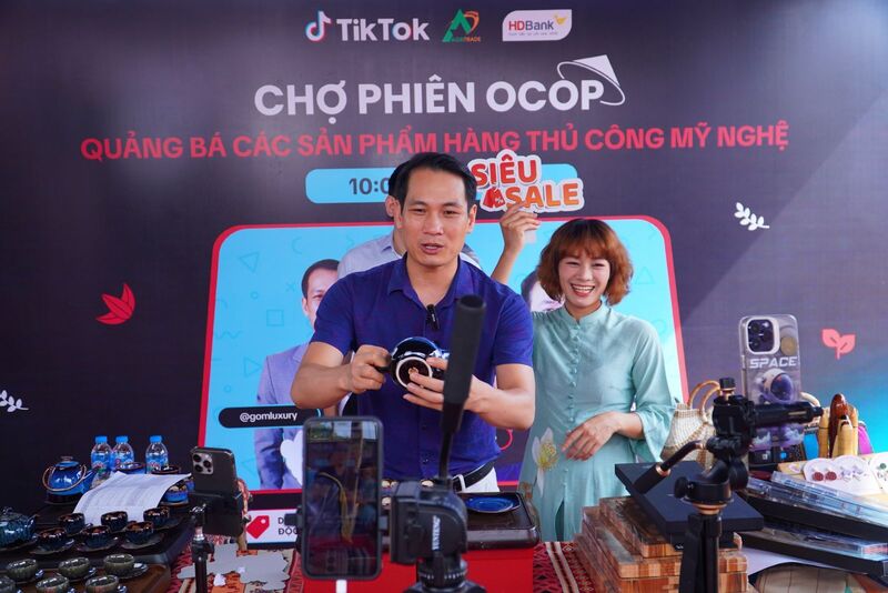 Người bán, KOL, KOC - những người tham gia quảng bá và thúc đẩy tiêu dùng, cũng phải chịu trách nhiệm về nội dung giới thiệu sản phẩm. Ảnh minh họa