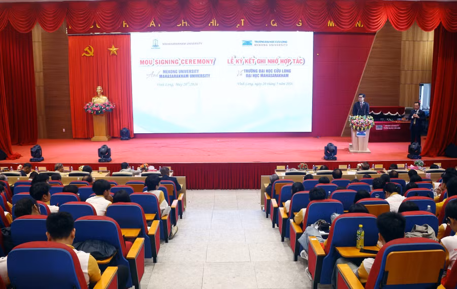 Quang cảnh buổi lễ ký kết. dhcl-hop-tac-thai-lan-3.jpg