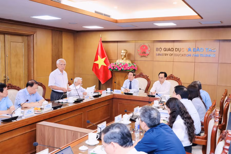 Lãnh đạo Hội chia sẻ nhiệm vụ trọng tâm và đề xuất, kiến nghị đến Bộ GD&ĐT nhằm giúp hoạt động của Hội hiệu quả hơn trong thời gian tới. img-4086.jpg