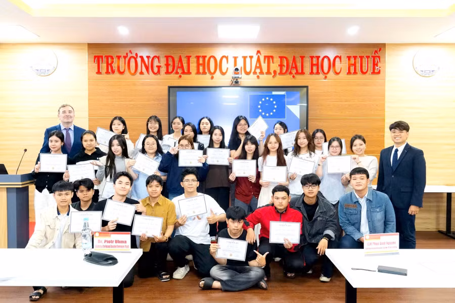 Nhiều cơ hội việc làm tốt cho sinh viên lớp S sau khi tốt nghiệp ra trường. z7846267808956-9954d8a27c4763224ae66878da632b33.jpg
