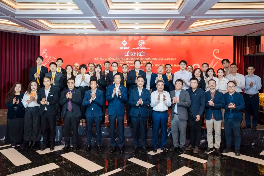 Các đại biểu chụp hình lưu niệm trong lễ ký kết. le-ky-ket-tai-su-kien.jpg
