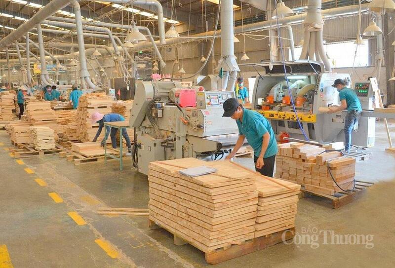 Trong 5 tháng đầu năm 2026, xuất khẩu gỗ và sản phẩm gỗ đạt trên 7 tỷ USD, trong đó doanh nghiệp tại TP. Hồ Chí Minh chiếm gần 50% của cả nước. Ảnh minh họa.