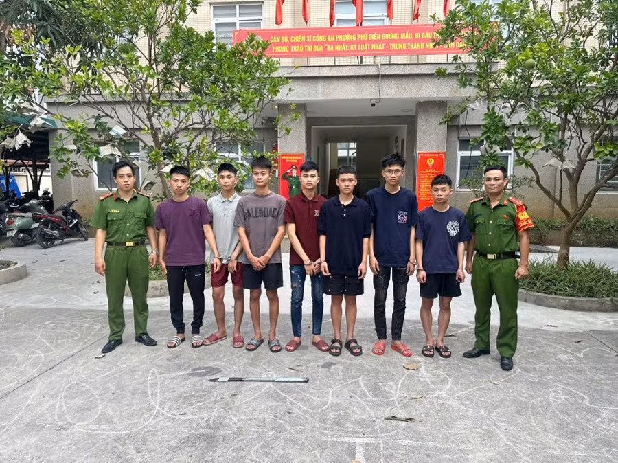 Công an phường Phú Diễn làm việc với 7 trường hợp gây rối trật tự công cộng. tai-xuong.jpg
