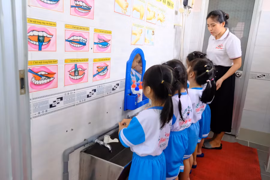 Trẻ mầm non ở Cần Thơ được hướng dẫn rửa tay thường xuyên, phòng dịch bệnh học đường. Ảnh: Yến Phương. mam-non-can-tho.jpg
