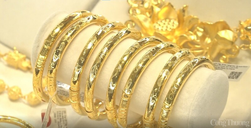 Giá vàng thế giới tăng vọt gần 100 USD sau báo cáo việc làm của Mỹ kém tích cực. Ảnh: BCT