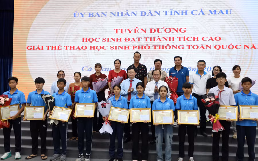 Học sinh đạt thành tích cao tại Giải Thể thao học sinh phổ thông toàn quốc năm 2026 được tuyên dương. tuyen-duong-hs-17.jpg