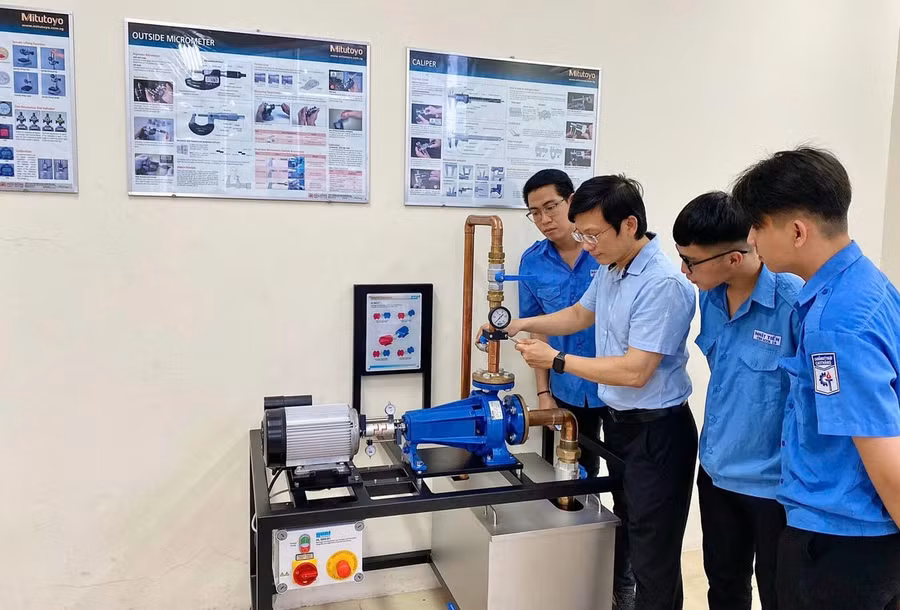 Một buổi học thực hành tại Trường Cao đẳng Kỹ thuật Cao Thắng.