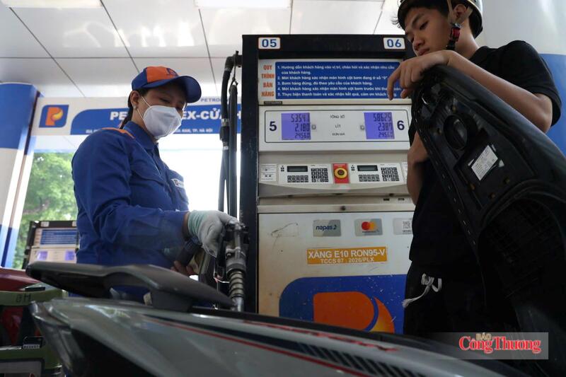 Tập đoàn Xăng dầu Việt Nam là một trong những doanh nghiệp tiên phong đưa xăng sinh học ra thị trường. Ảnh: Nam Nguyễn