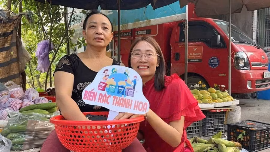 Chị Mùi mong muốn thay đổi nhận thức của người dân trong việc xử lý rác thải. anh-3.png