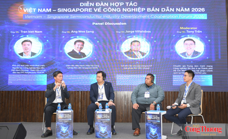Chuyên gia, diễn giả trong nước và quốc tế trao đổi, thảo luận về chủ đề: Việt Nam - Điểm đến mới của ngành công nghiệp bán dẫn toàn cầu, tại phiên tọa đàm.