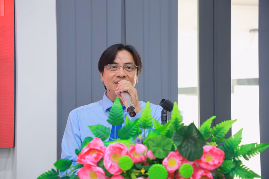 PGS.TS Lê Hoàng Anh, Trưởng phòng Khoa học công nghệ - Thư viện - Hợp tác quốc tế Trường ĐH SPKT Vĩnh Long phát biểu khai mạc khoá đào tạo. img-9974.jpg