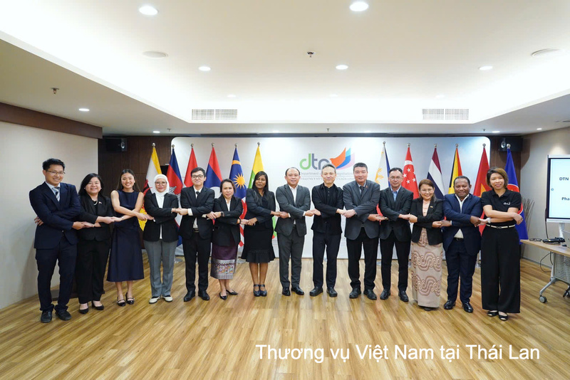Thương vụ Việt Nam tại Thái Lan trao đổi với Cục Đàm phán Quốc tế, Bộ Thương mại Thái Lan cùng Thương vụ các nước ASEAN về các giải pháp tăng cường hợp tác thương mại khu vực.