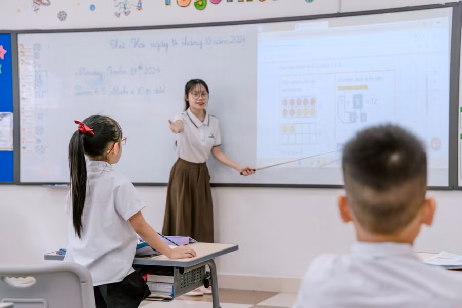 Hoàn thiện cơ sở pháp lý về xếp lương đối với giáo viên có trình độ cao đẳng được tuyển dụng để giảng dạy các môn học đặc thù. pnk08562.jpg