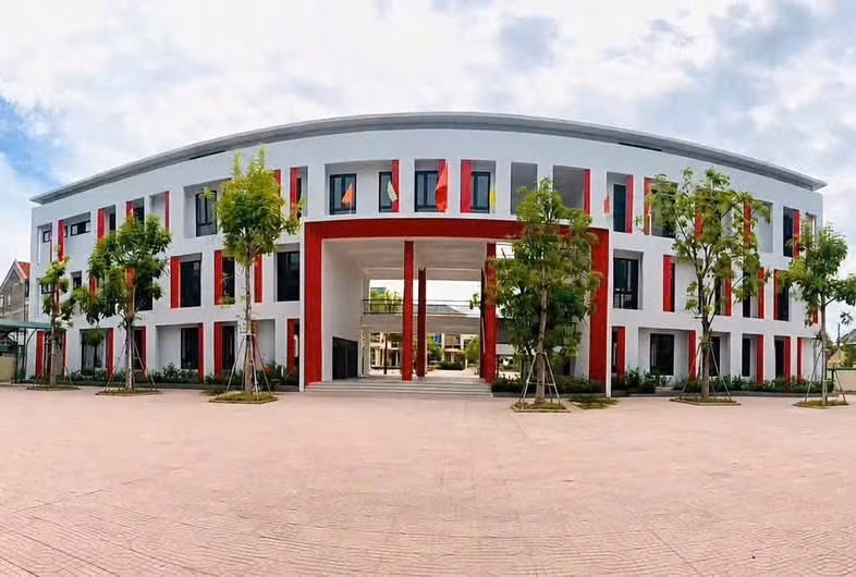 Diện mạo khang trang tại Trường THCS Lê Bình (phường Thành Sen, Hà Tĩnh). jbdjbdj.jpg