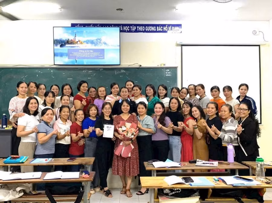 Lớp học với hầu hết là học viên đã hoặc đang có việc làm, được Trường Cao đẳng Đà Nẵng tổ chức vào ban đêm. 773270724-1057167580508643-763636779963988385-n.jpg