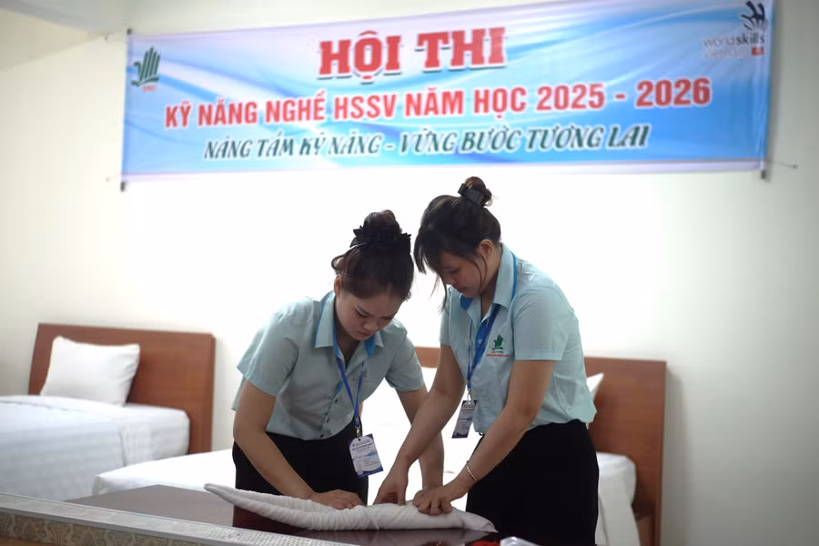 Sinh viên Trường Cao đẳng Đà Nẵng thi nghiệp vụ buồng phòng. dscf0631.jpg
