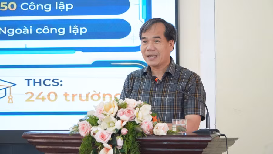 Ông Nguyễn Phúc Tăng, Phó Giám đốc Sở GD&ĐT TP Cần Thơ, báo cáo tại hội nghị. 0-tong-ket-can-tho-6.jpg