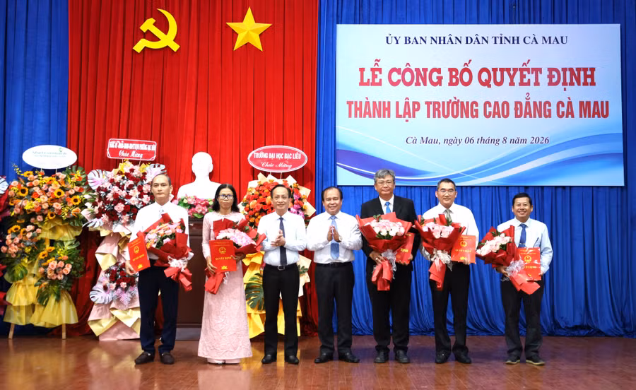 Lãnh đạo tỉnh Cà Mau trao Quyết định bổ nhiệm Ban Giám hiệu Trường Cao đẳng Cà Mau. ts-ngo-duc-luu-2.jpg