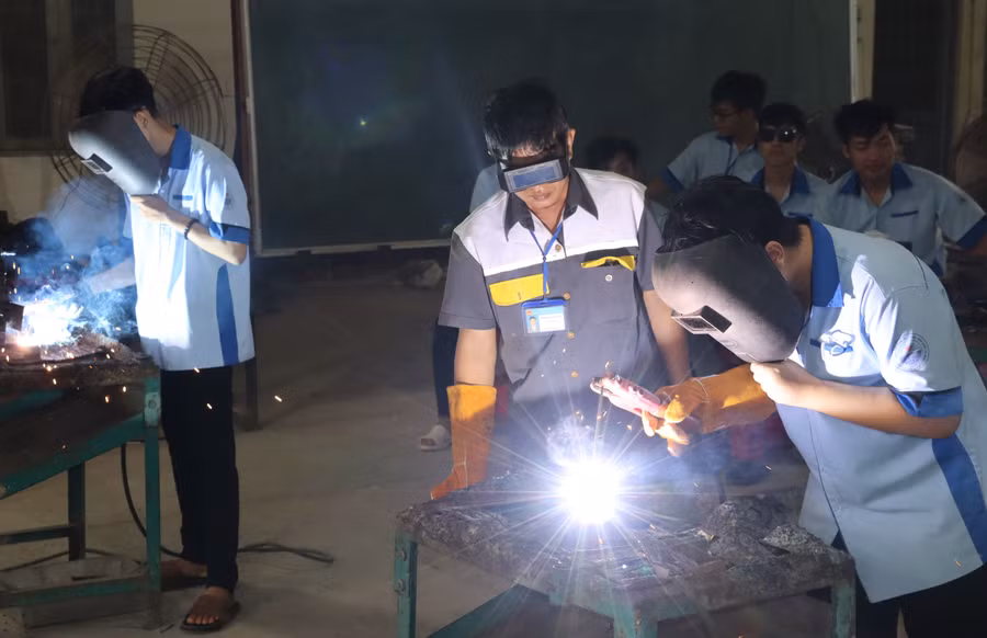 Một tiết thực hành nghề hàn tại Trường Cao đẳng Cà Mau. phat-trien-gdnn-trong-thoi-dai-so-2.jpg